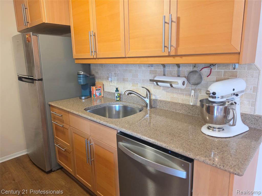 40318 Newport Drive, Plymouth, MI 48170 — Photo 12