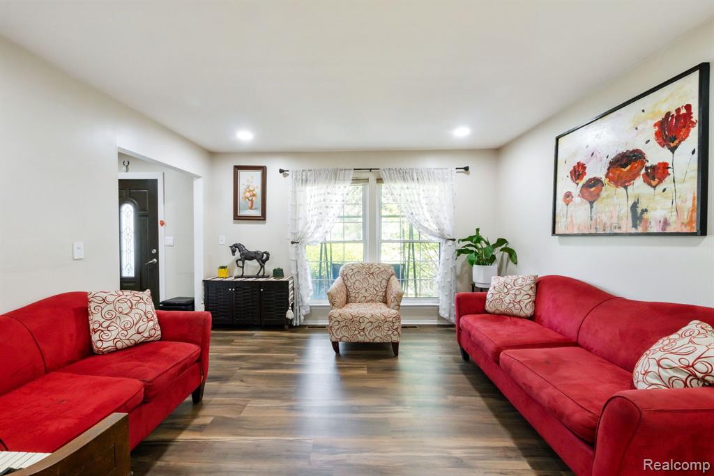 5784 FAIRCASTLE Drive, Troy, MI 48098 — Photo 4