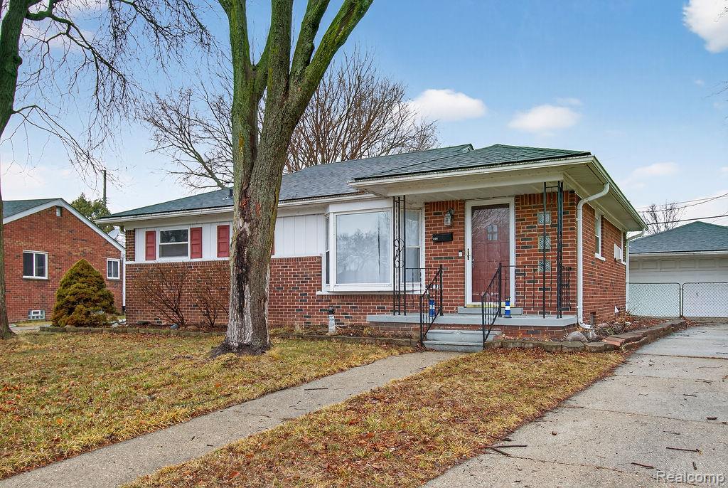 829 Chippewa Street, Mount Clemens, MI 48043 — Photo 2