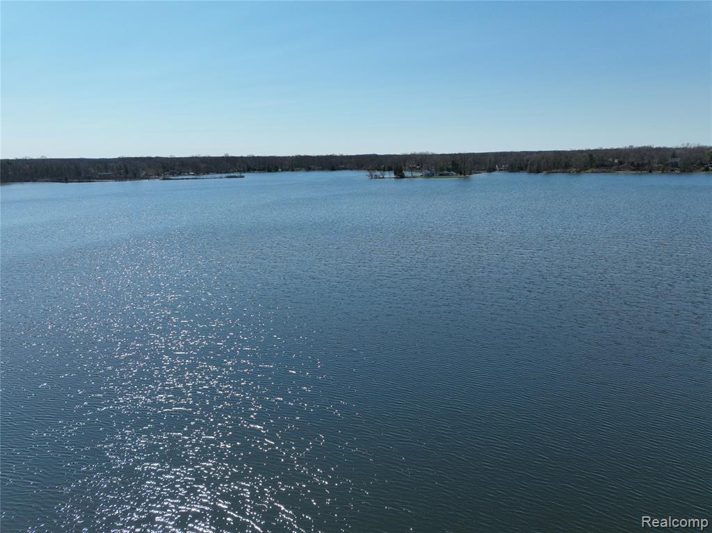 9560 Bluewater Drive, Pinckney, MI 48169 — Photo 23