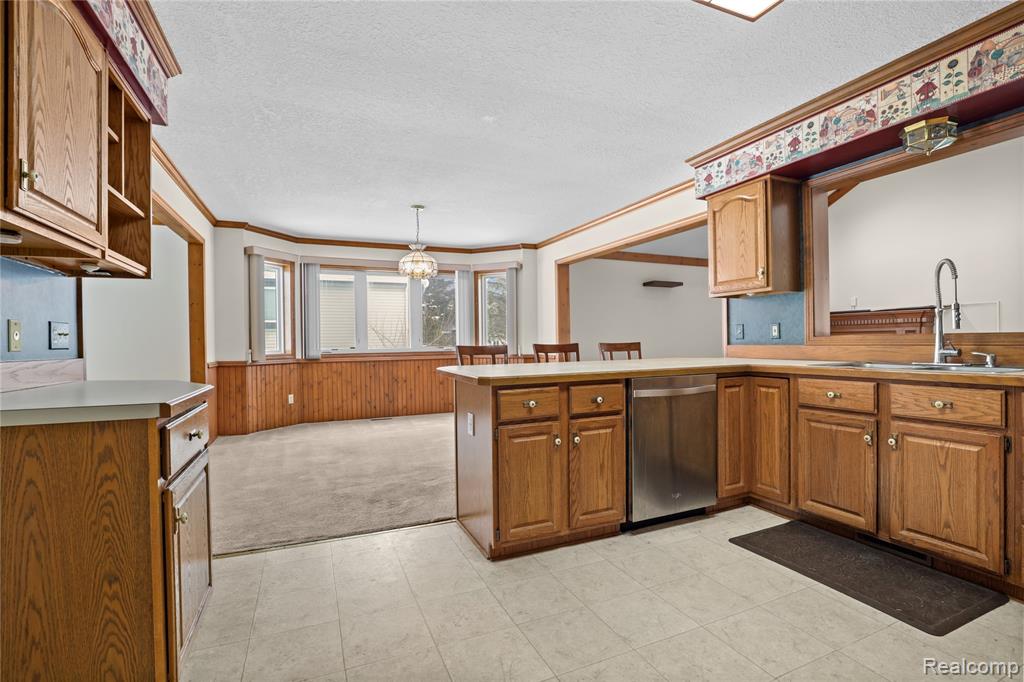6083 Chatham Court, Grand Blanc, MI 48439 — Photo 11