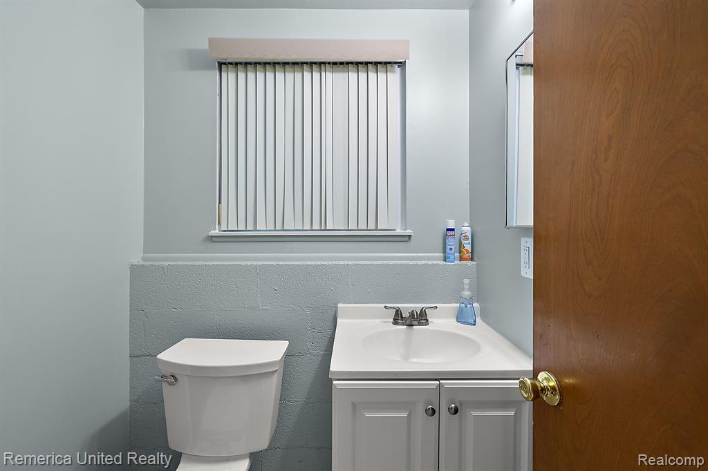 876 RIDGEMONT Street, Commerce Twp, MI 48382 — Photo 23