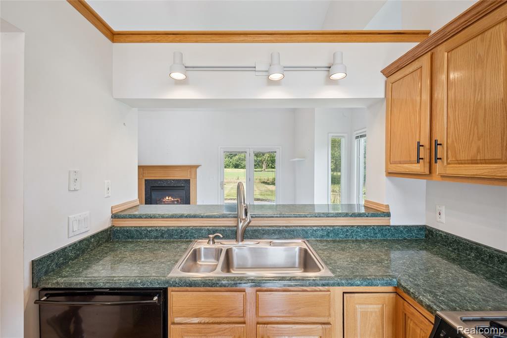 628 Olde Ivy Lane, Howell, MI 48843 — Photo 13