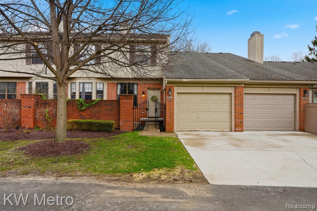 7072 Green Farm Road, West Bloomfield, MI — Photo 2