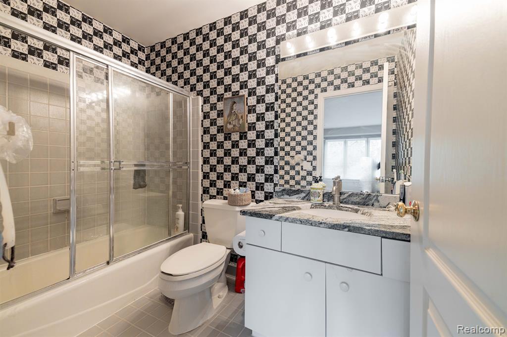 4599 RAVINE Drive, Bloomfield Hills, MI 48301 — Photo 30