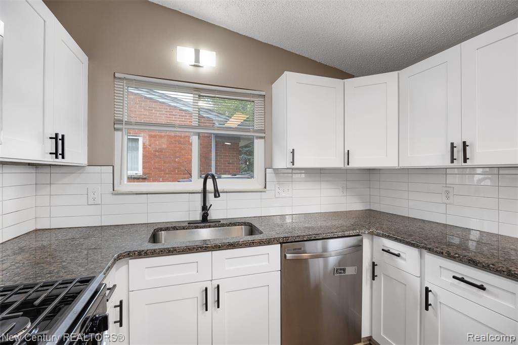 1720 Westbrook Drive, Madison Heights, MI 48071 — Photo 3