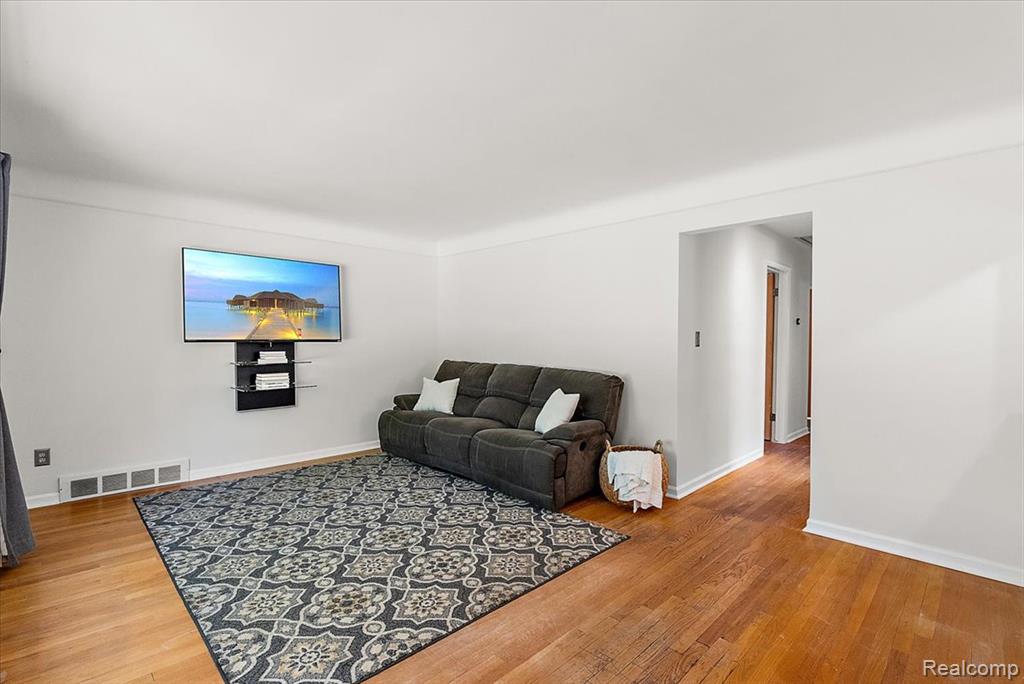 4205 Katherine Street, Dearborn Heights, MI 48125 — Photo 11