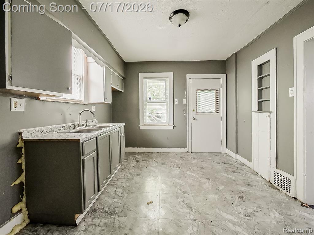 6873 Grandville Avenue, Detroit, MI 48228 — Photo 6