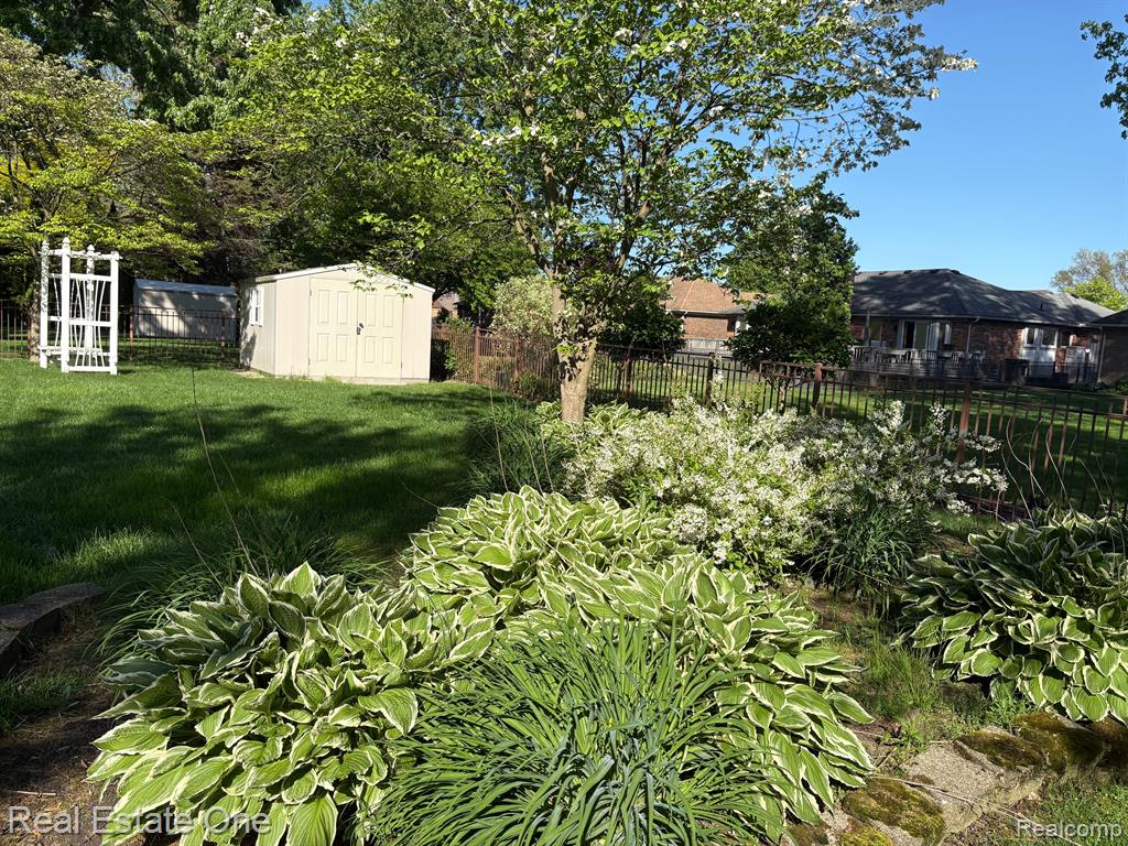 39858 Wilmette Drive Drive, Sterling Heights, MI 48313 — Photo 7