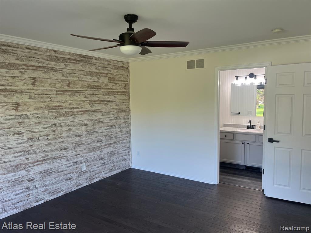 7479 CEDAR, Goodrich Vlg, MI — Photo 8