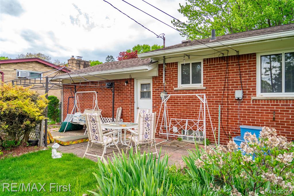 8860 Kidley Drive, Sterling Heights, MI 48314 — Photo 11