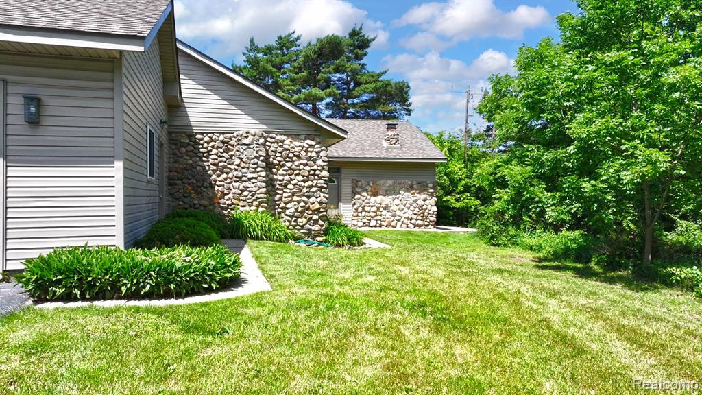 5370 Whipple Lake Road, Clarkston, MI 48348 — Photo 39
