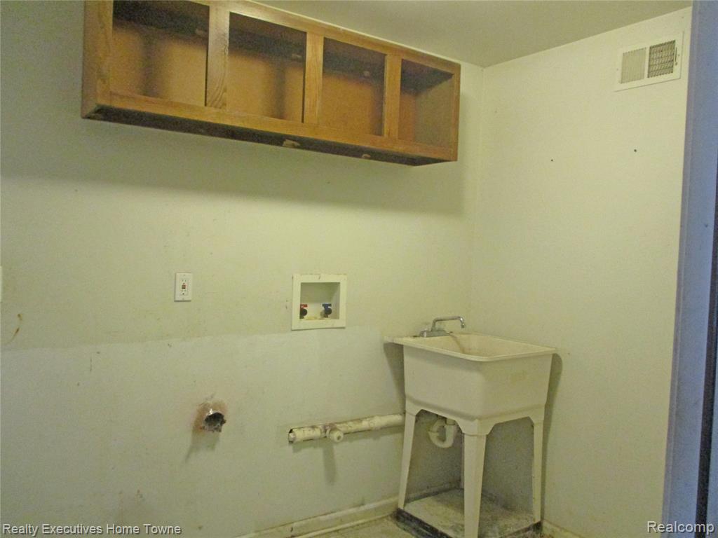 209 Bristol Street N, Almont, MI 48003 — Photo 13