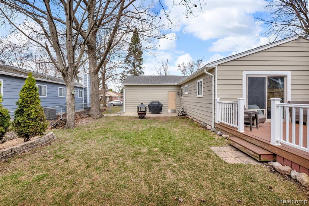 8866 JANIS Street, Utica, MI 48317 — Photo 14