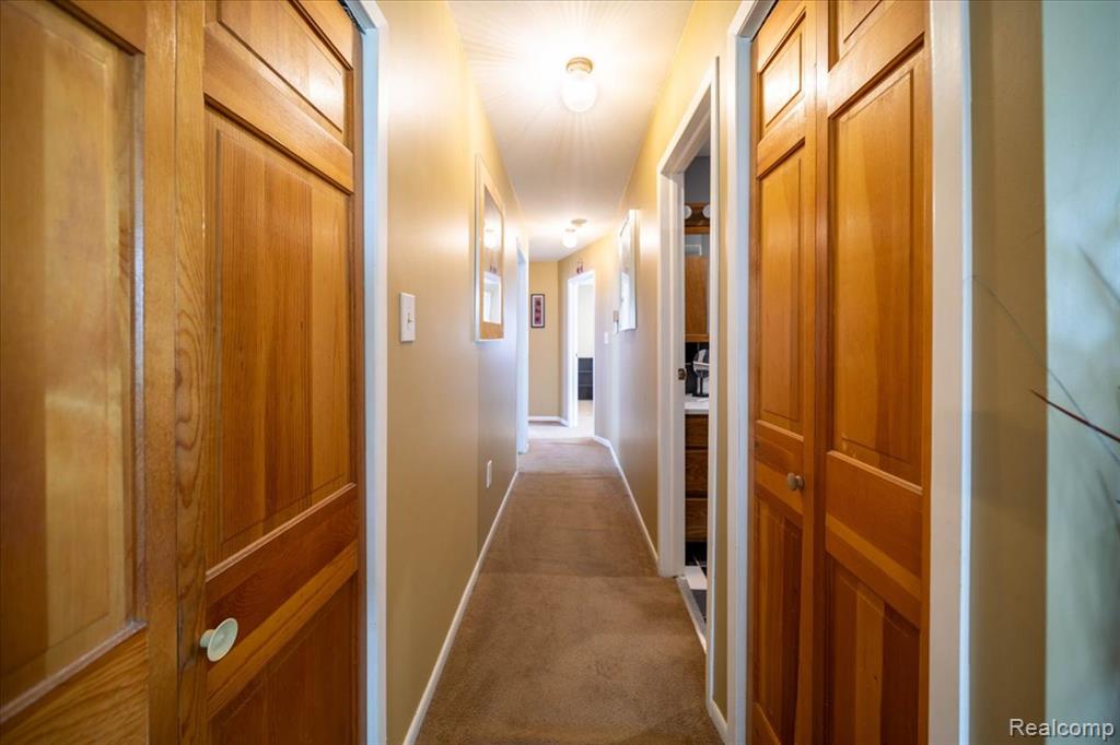795 Hogarth Avenue, Waterford, MI 48328 — Photo 18