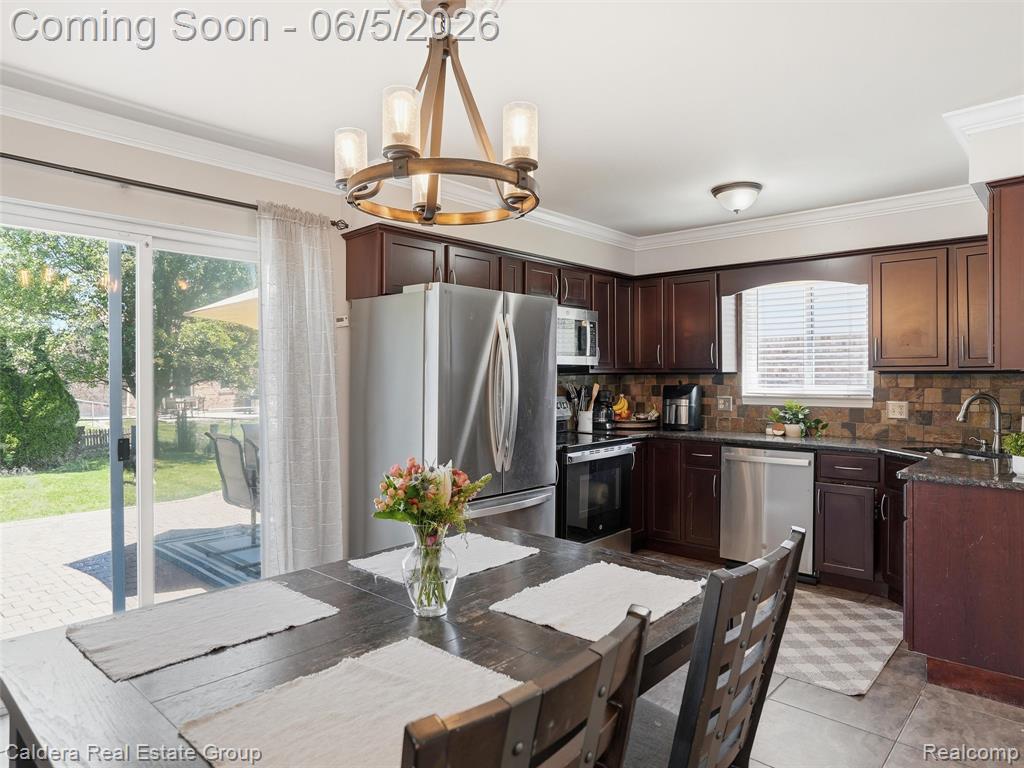 46270 Hollowoode Lane, Macomb, MI 48044 — Photo 8