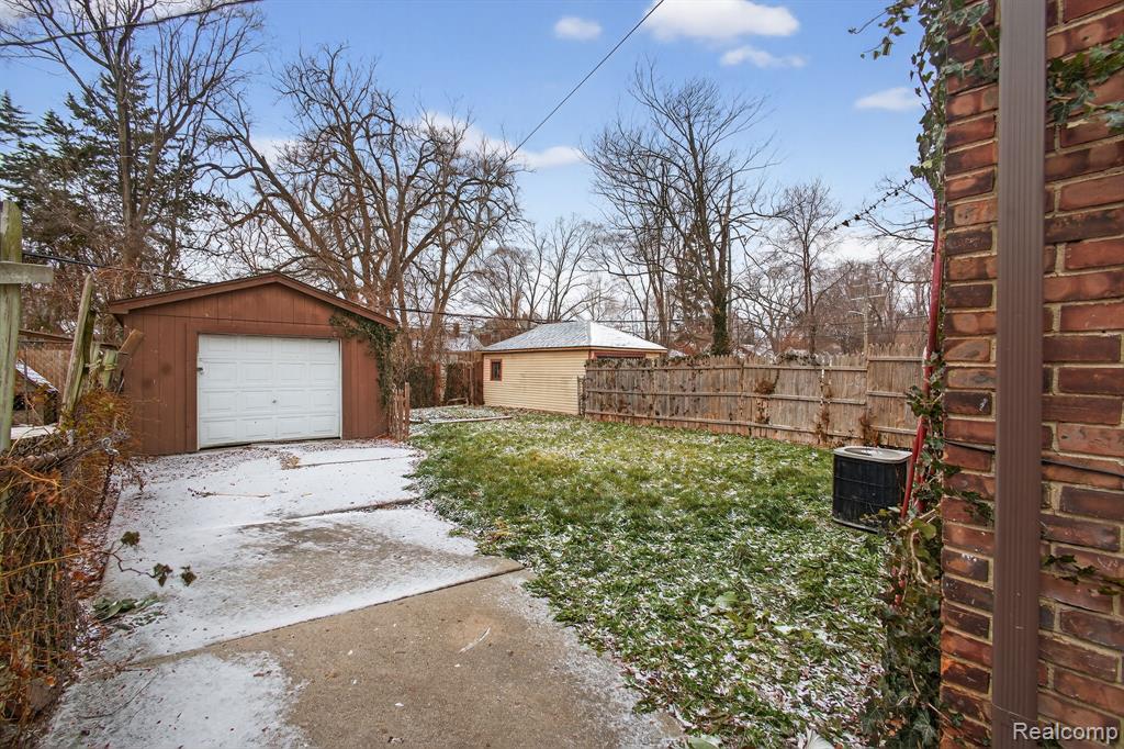 9495 Lakepointe Street, Detroit, MI 48224 — Photo 31