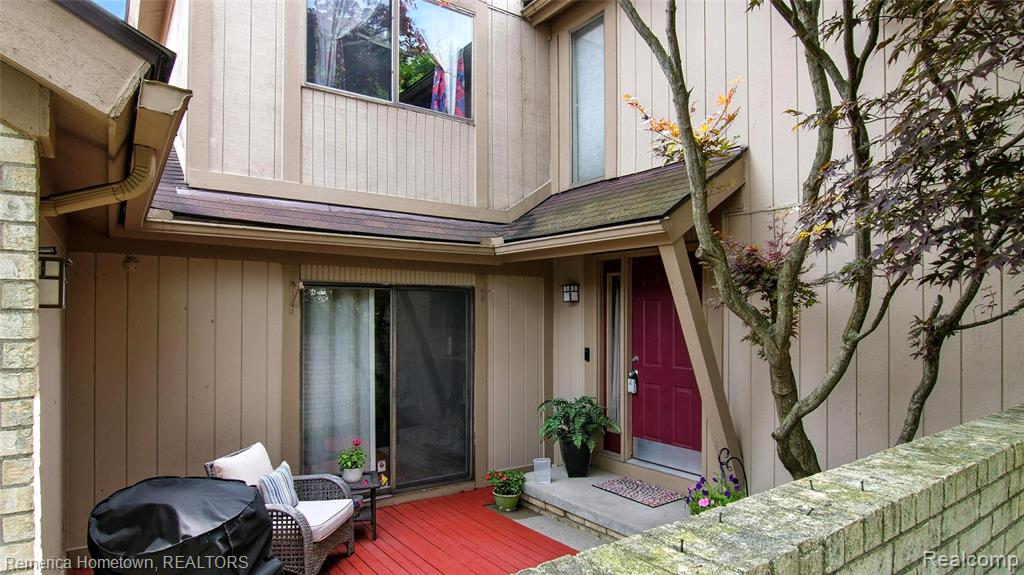 5200 Richard Run, West Bloomfield, MI — Photo 2