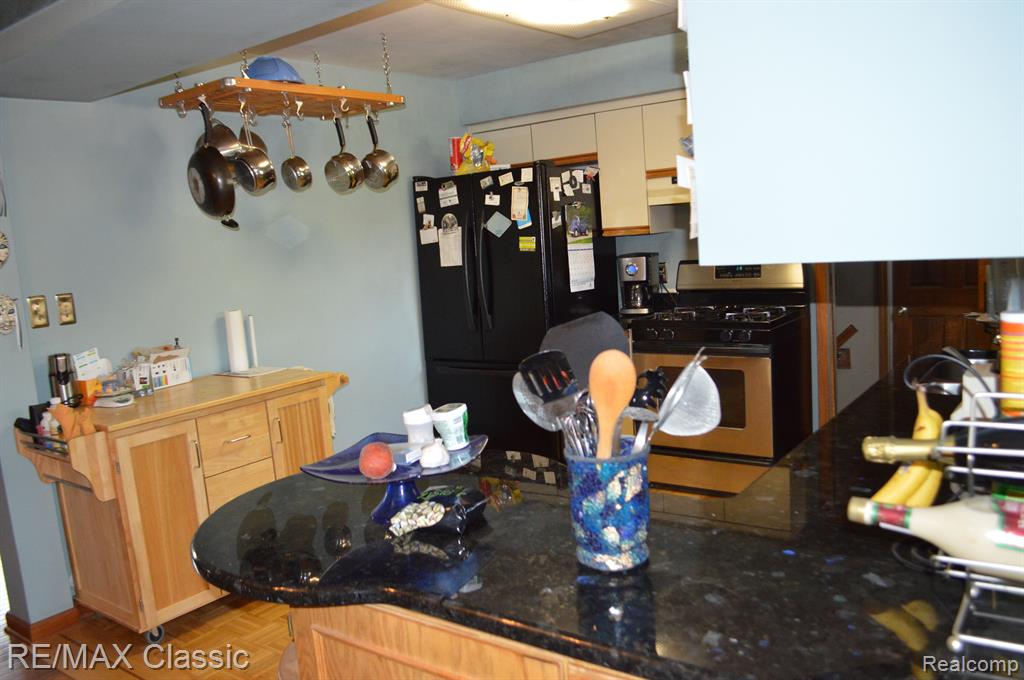 56000 9 MILE Road, South Lyon, MI 48178 — Photo 9