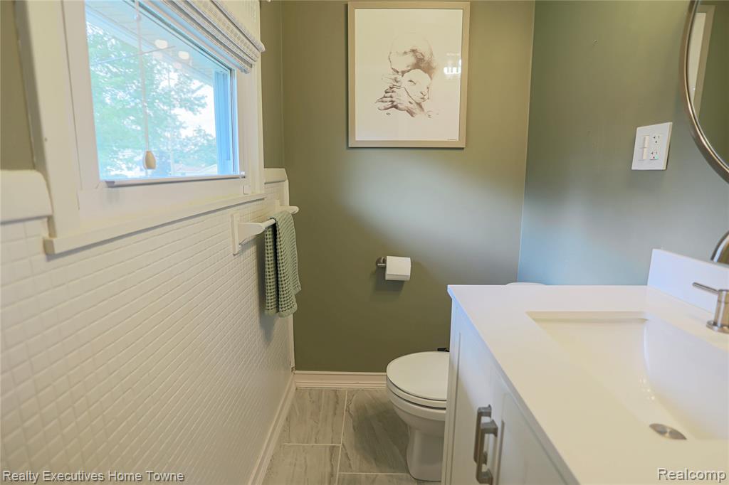2687 Los Angeles Drive, Wolverine Lake, MI 48390 — Photo 31