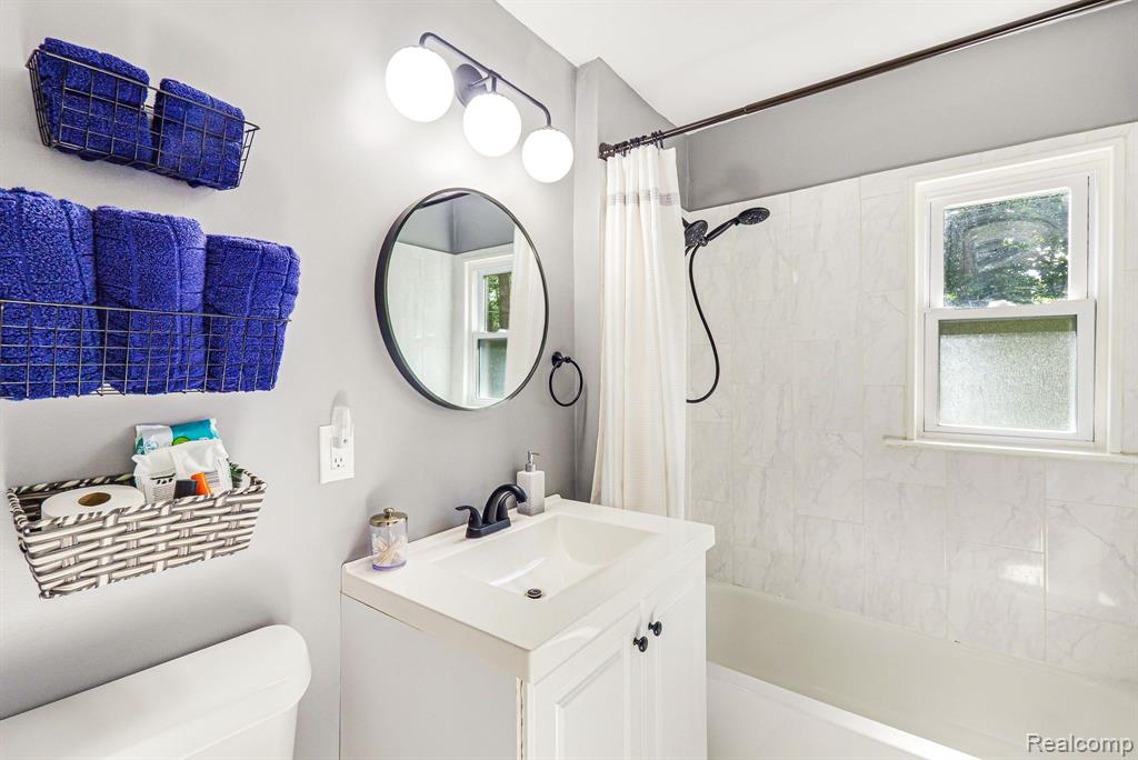 4120 Bunker Avenue, West Bloomfield, MI 48323 — Photo 19