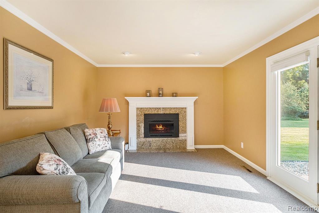 823 ALPINE Trail, Fenton, MI 48430 — Photo 2