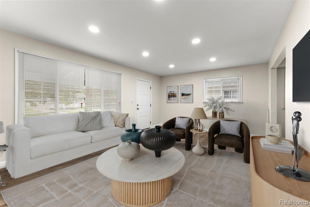 524 E Rose Avenue, Garden City, MI — Photo 4