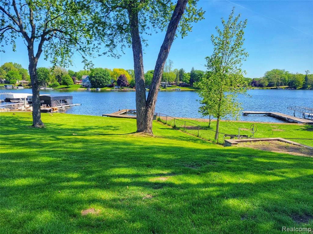 712 Wolverine Drive, Wolverine Lake, MI 48390 — Photo 2