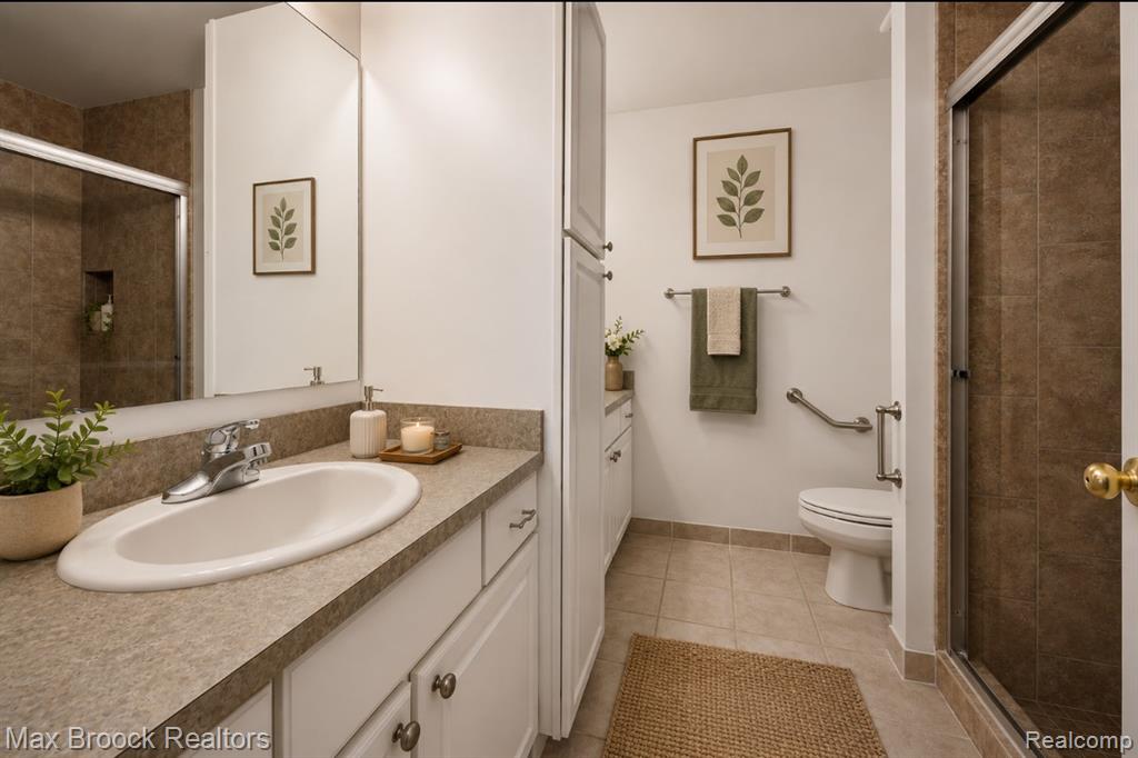 1102 Abigail Court, Walled Lake, MI 48390 — Photo 11