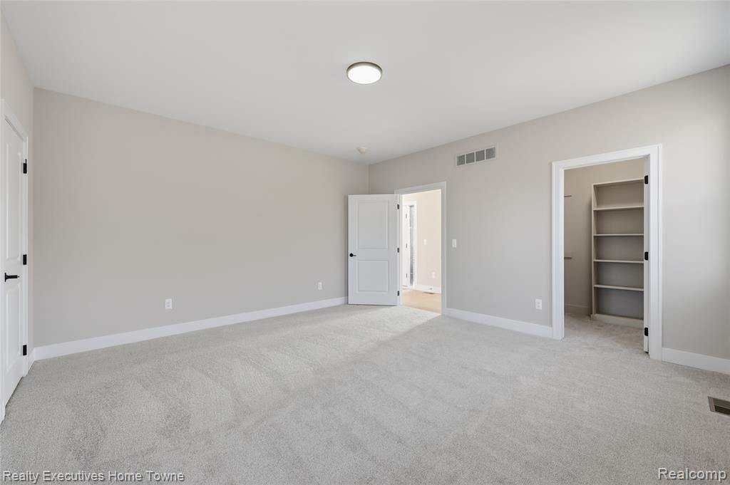 35701 Strongford Drive, New Baltimore, MI, 48047