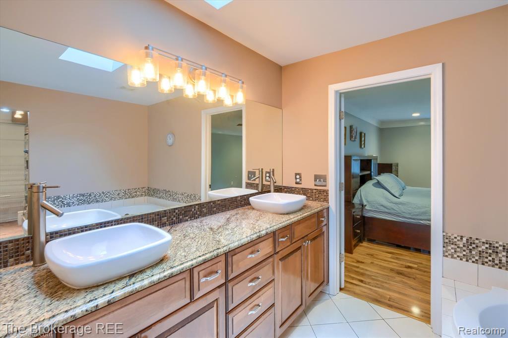 5239 Farmridge Lane, Grand Blanc, MI 48439 — Photo 40