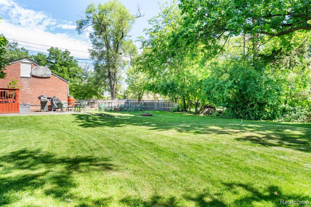 28090 Sunset Boulevard W, Lathrup Village, MI 48076 — Photo 37