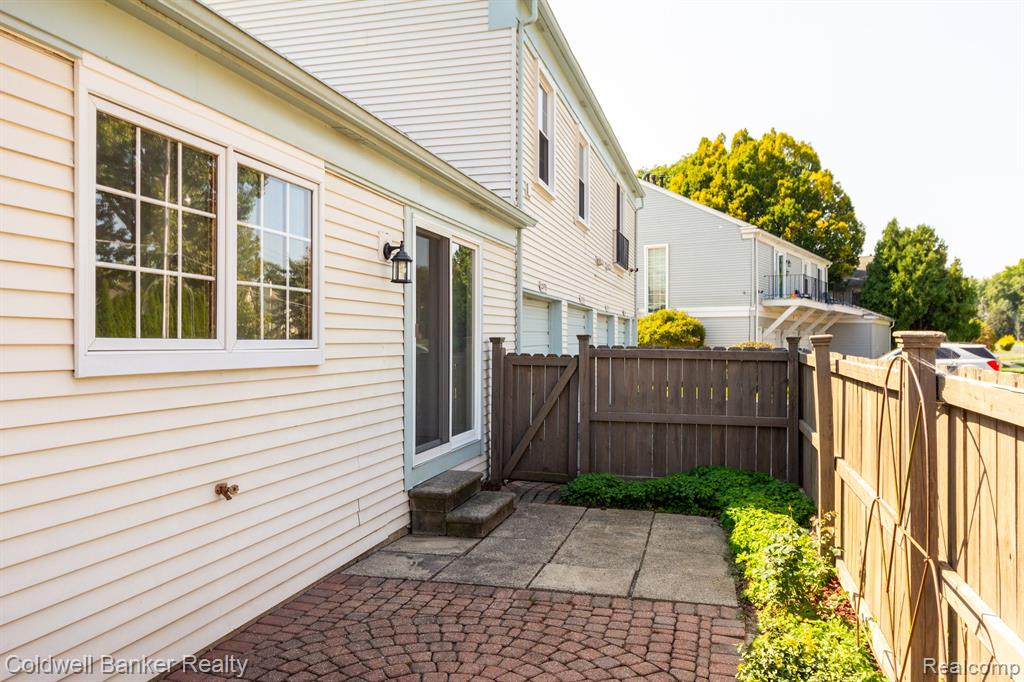 23793 STONEHENGE, Novi, MI — Photo 38