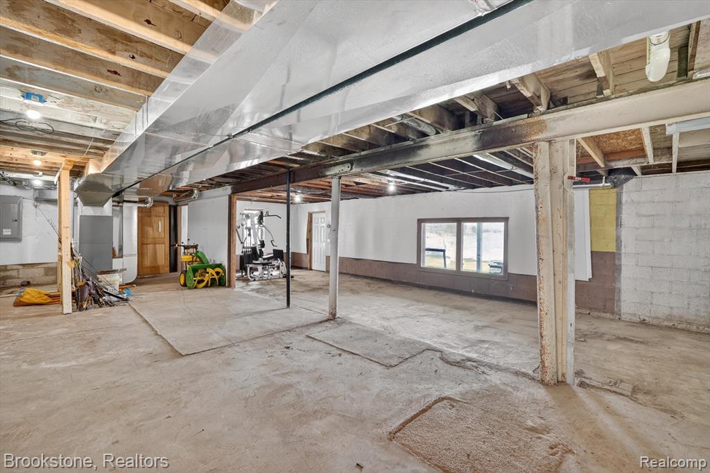 3695 Lotus Drive, Waterford, MI 48329 — Photo 35