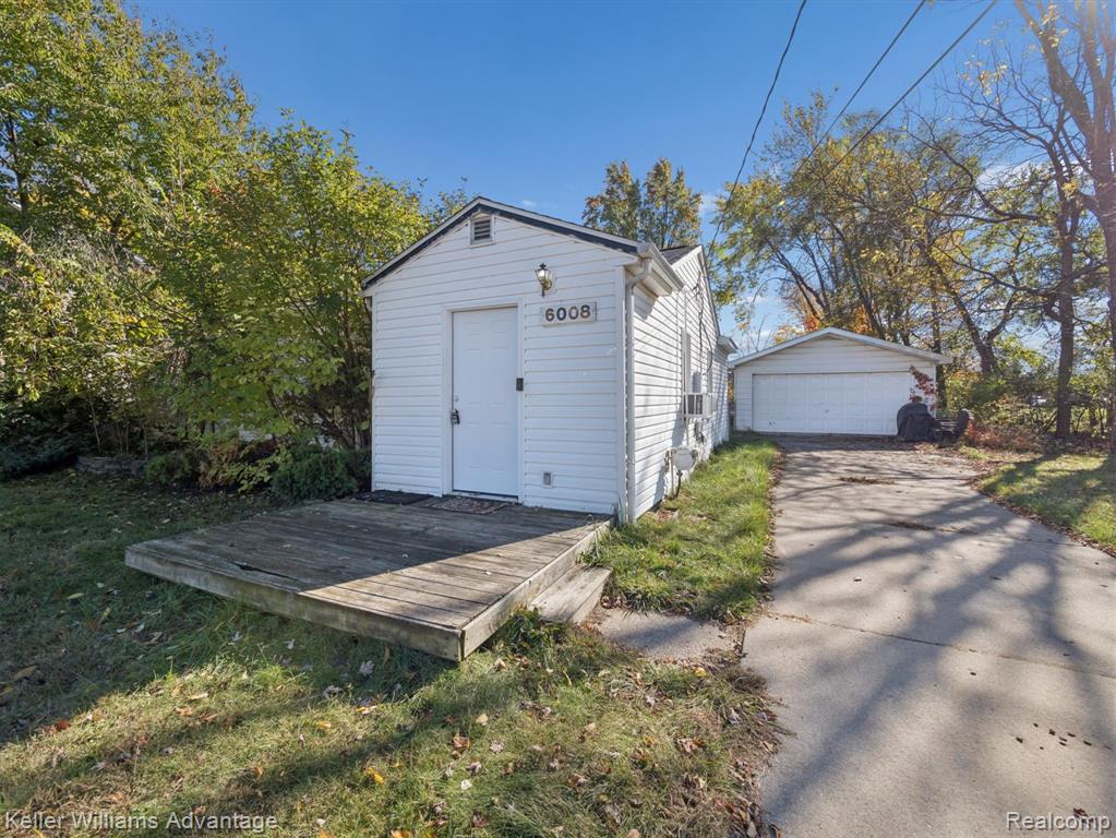 6008 Burroughs Avenue, Sterling Heights, MI 48314 — Photo 2