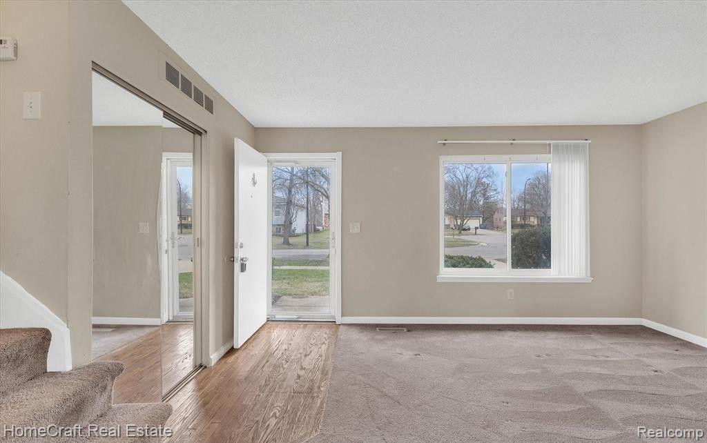 9224 PANAMA Avenue, Ypsilanti, MI 48198 — Photo 5