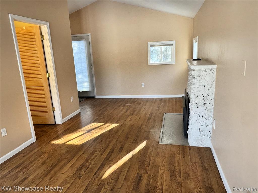 913 PEARSON Drive, Milford, MI 48381 — Photo 12
