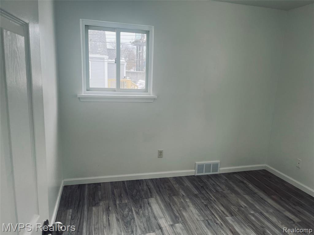 45 W Hudson Avenue, Madison Heights, MI 48071 — Photo 19