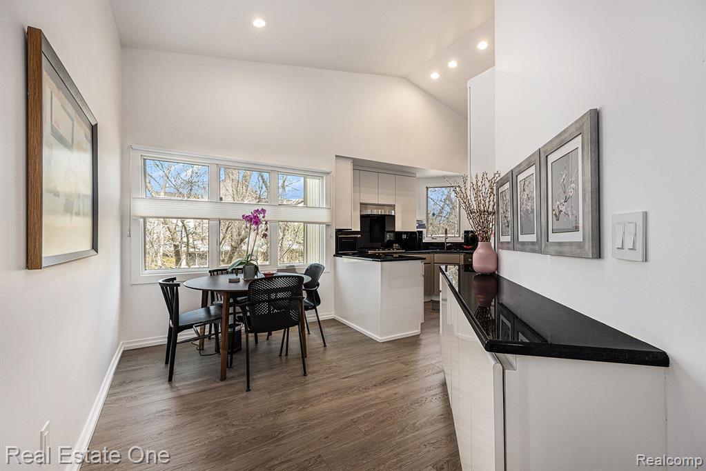 4046 FOXPOINTE Drive, Unit 131, West Bloomfield, MI 48323 — Photo 12