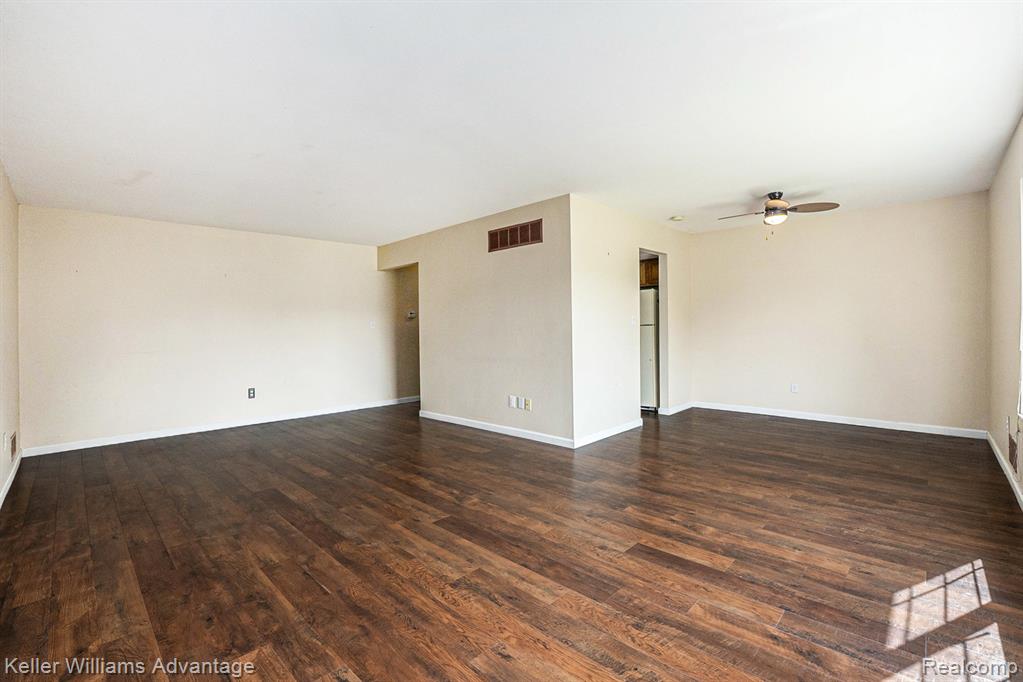 670 E Fox Hills Drive, Bloomfield, MI 48304 — Photo 5