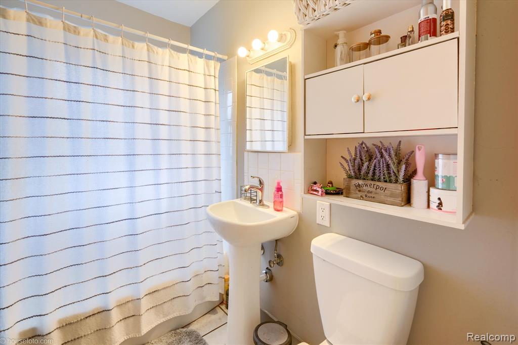 825 N Monroe Street, Lapeer, MI 48446 — Photo 15