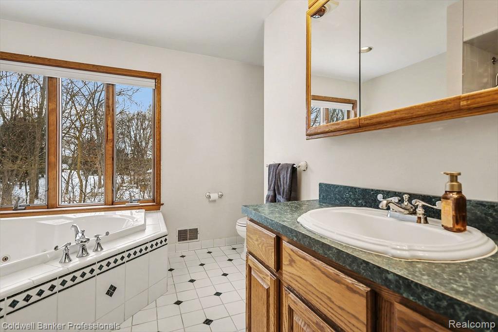 3172 Shadow Brook Lane, Pinckney, MI 48169 — Photo 19