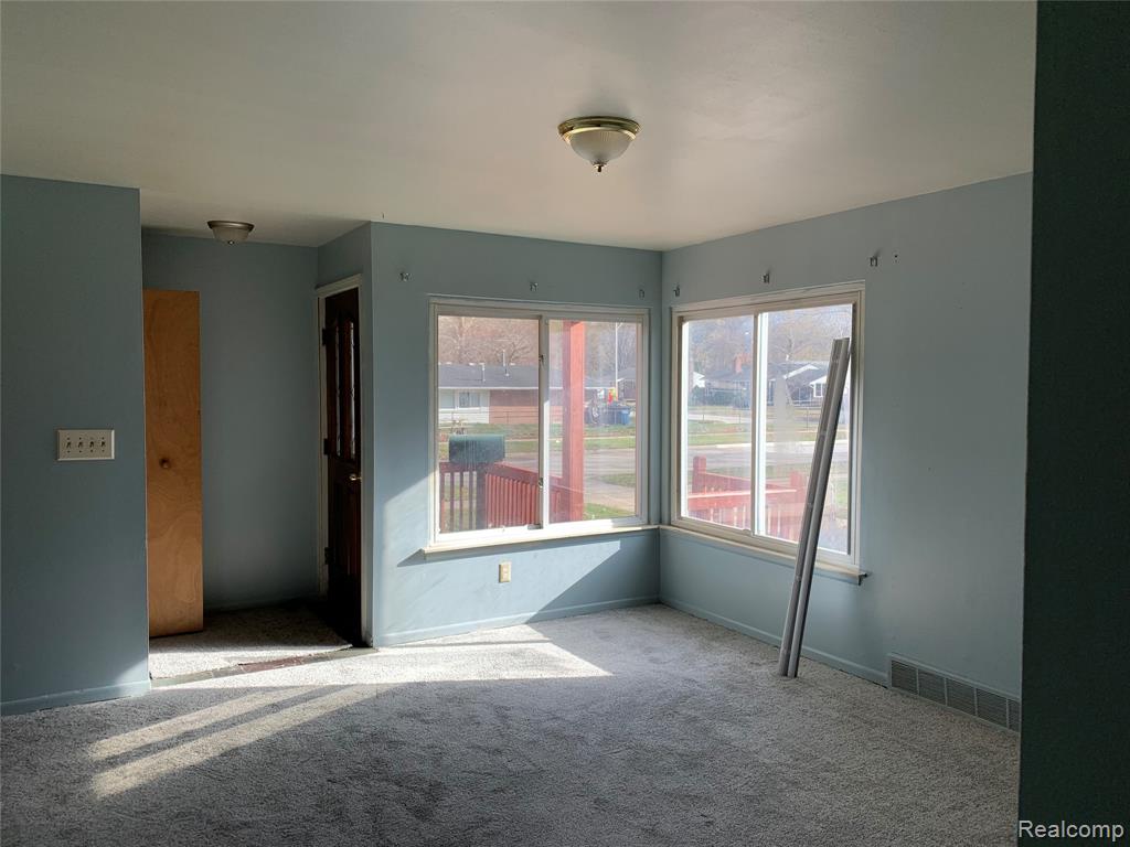 548 S Hawthorne Street, Westland, MI 48186 — Photo 2