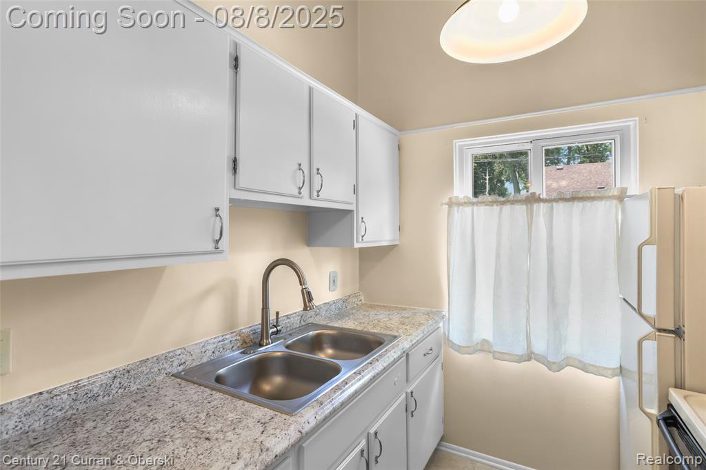8269 Bristol Street, Westland, MI — Photo 9