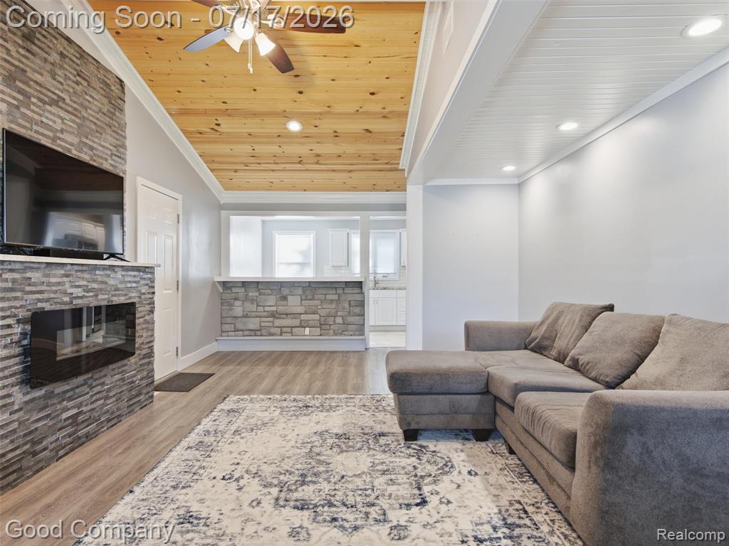 4030 Manitoba Street, Auburn Hills, MI 48326 — Photo 9