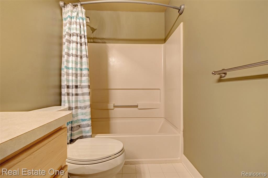 650 Eastlake Trail, Oxford, MI 48371 — Photo 22