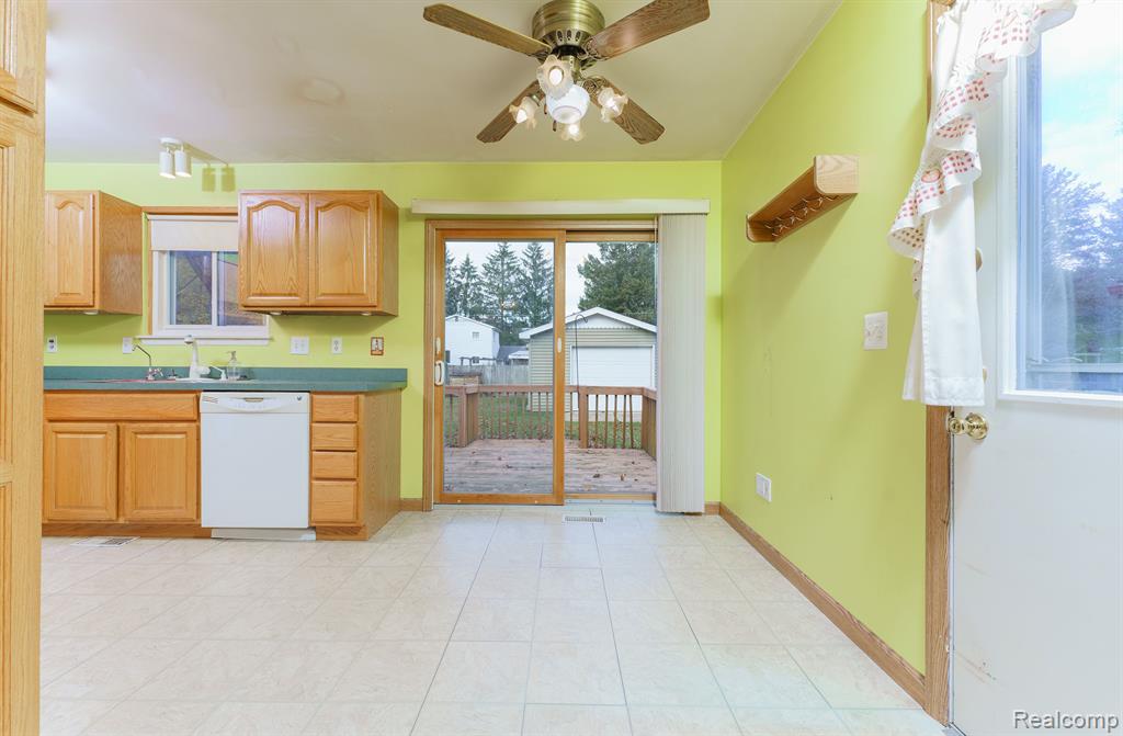 985 TIERNEY, Highland, MI 48356 — Photo 6
