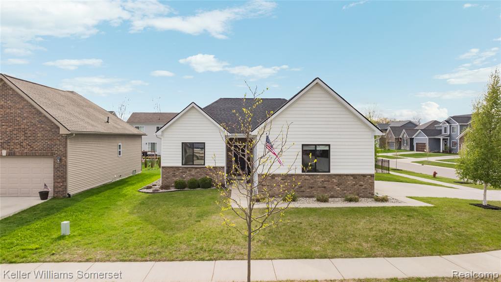 328 Hidden E, Holly, MI 48442 — Photo 2