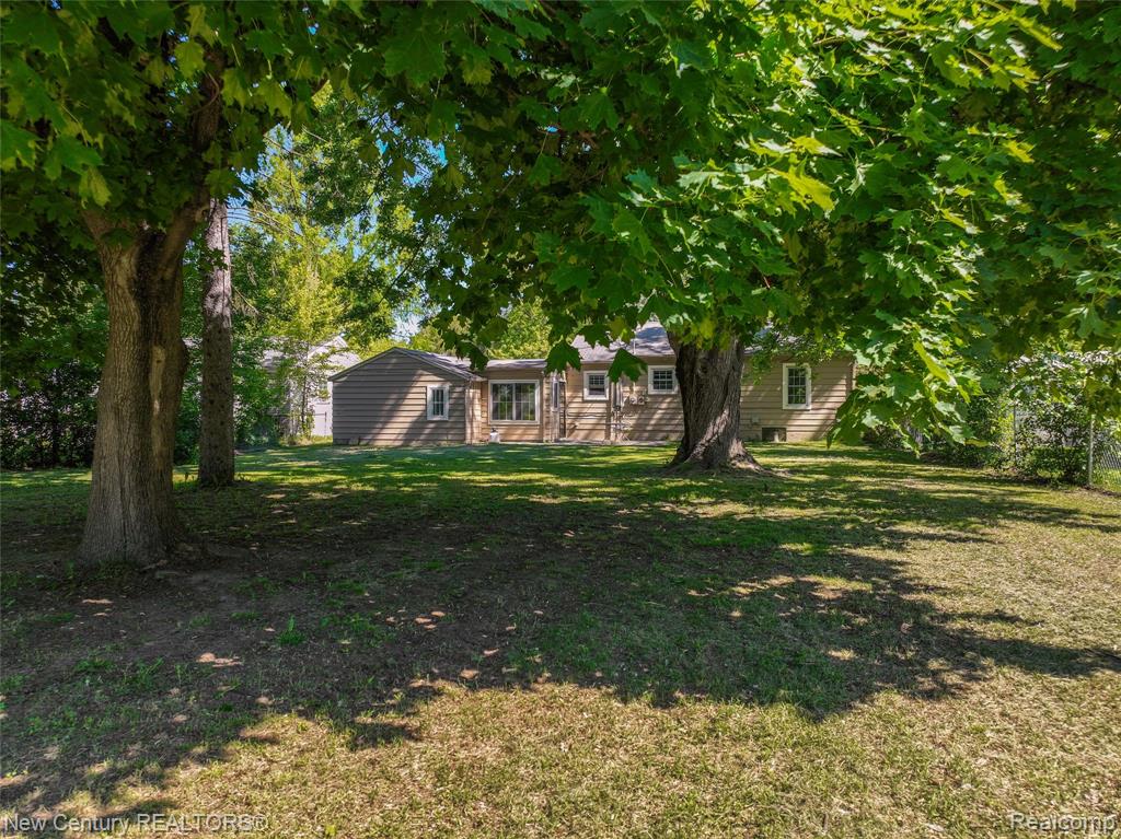 5933 Dwight Avenue, Waterford, MI 48327 — Photo 33