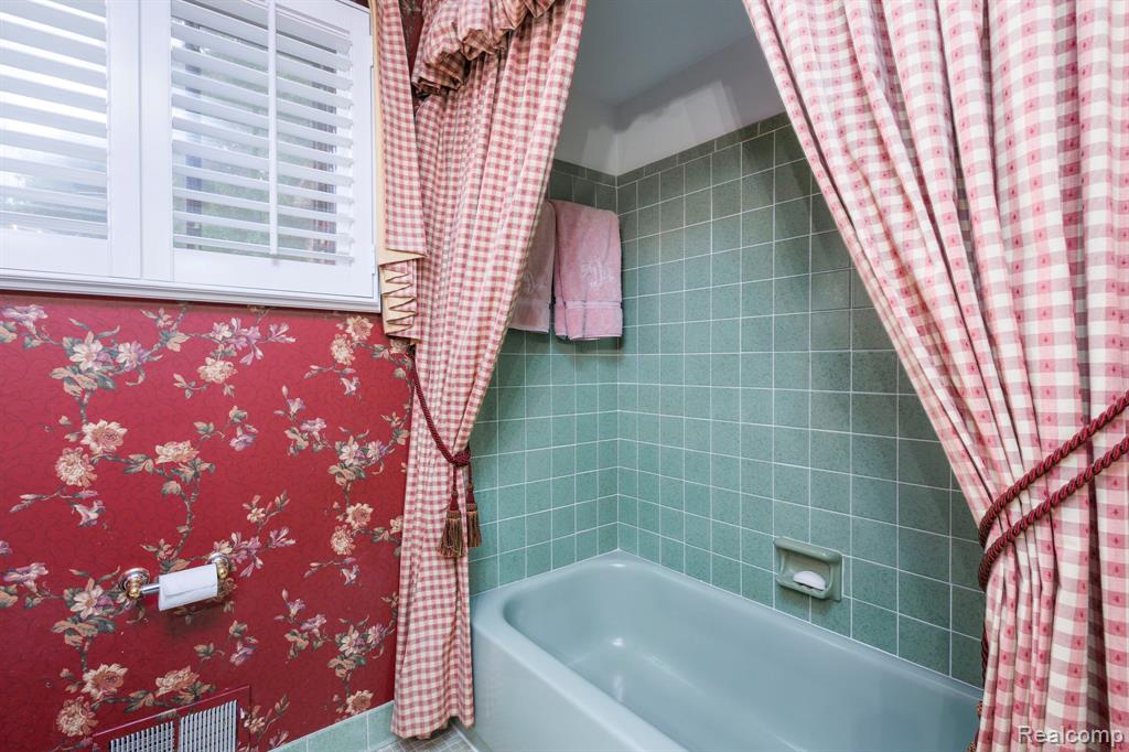 830 Croydon Road, Rochester Hills, MI 48309 — Photo 36